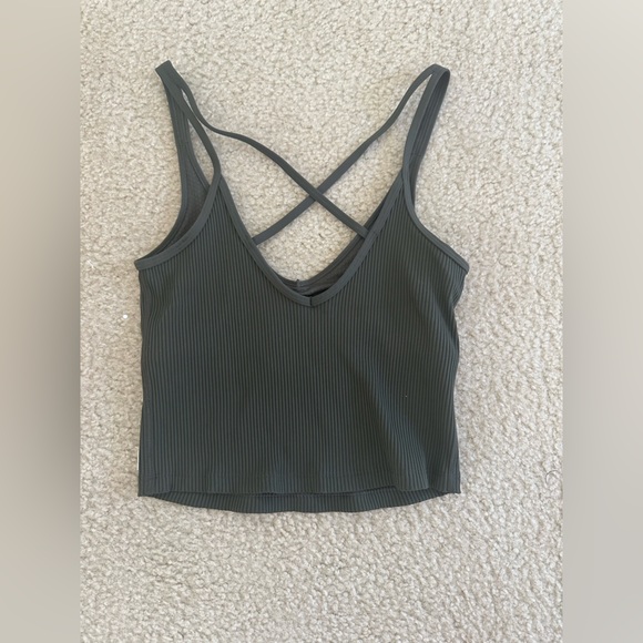 Vuori rib crop tank. Size large. - Picture 2 of 3